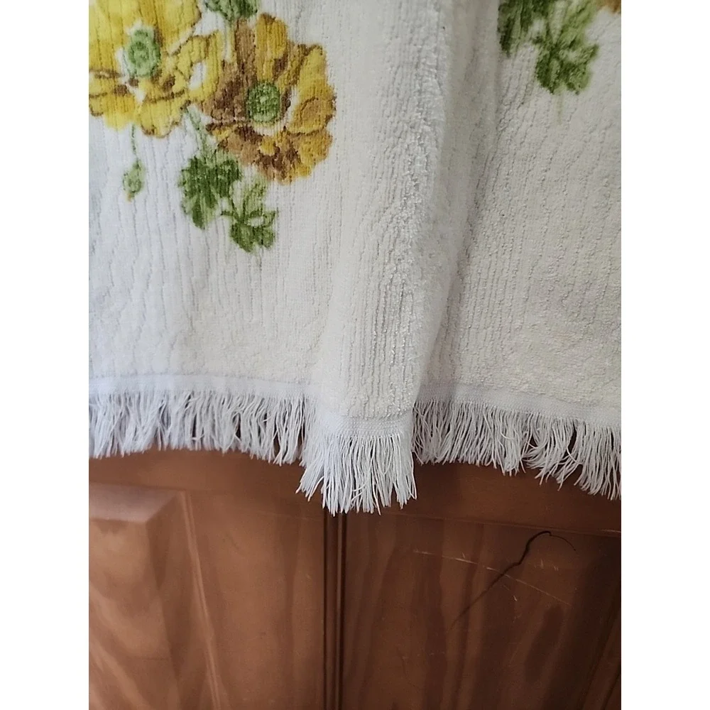Vtg 70s Lady Pepperell Bath Towel Yellow Floral Cottage Granny Core Fringe